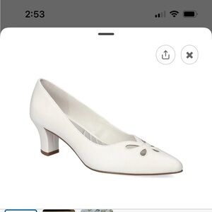 Easy Street Women's Cream Heels